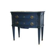 Petite commode de style louis XVI